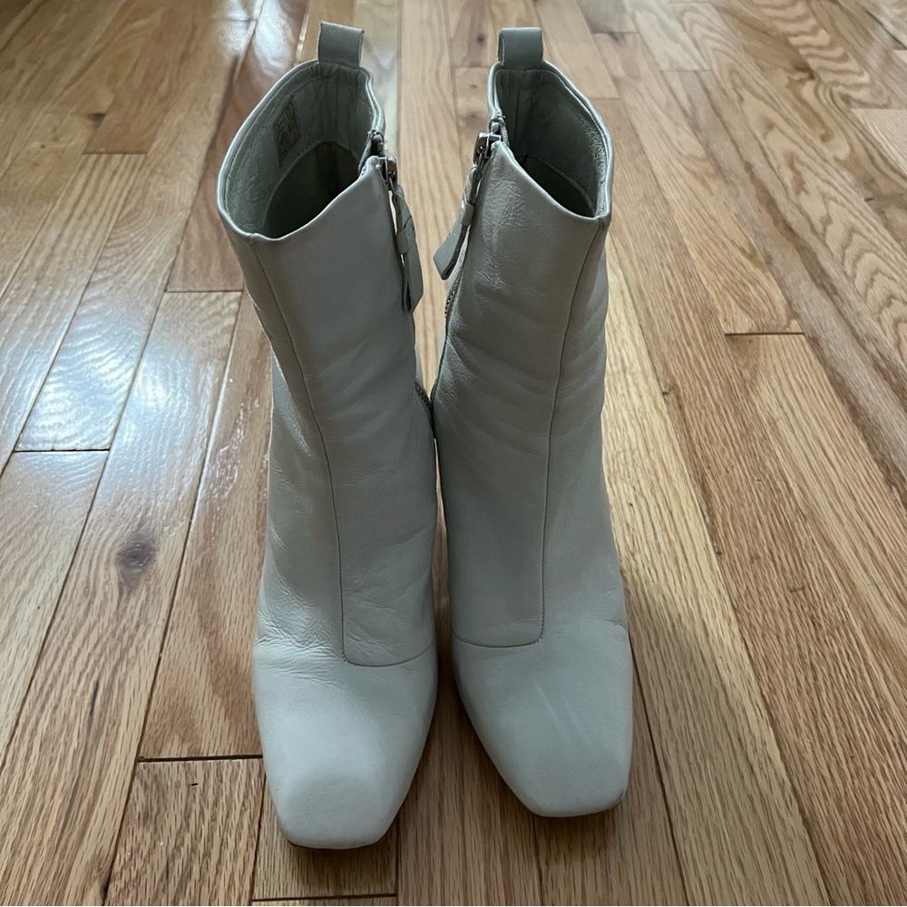 KURT GEIGER LONDON
Leather Strut Boots- Size 40